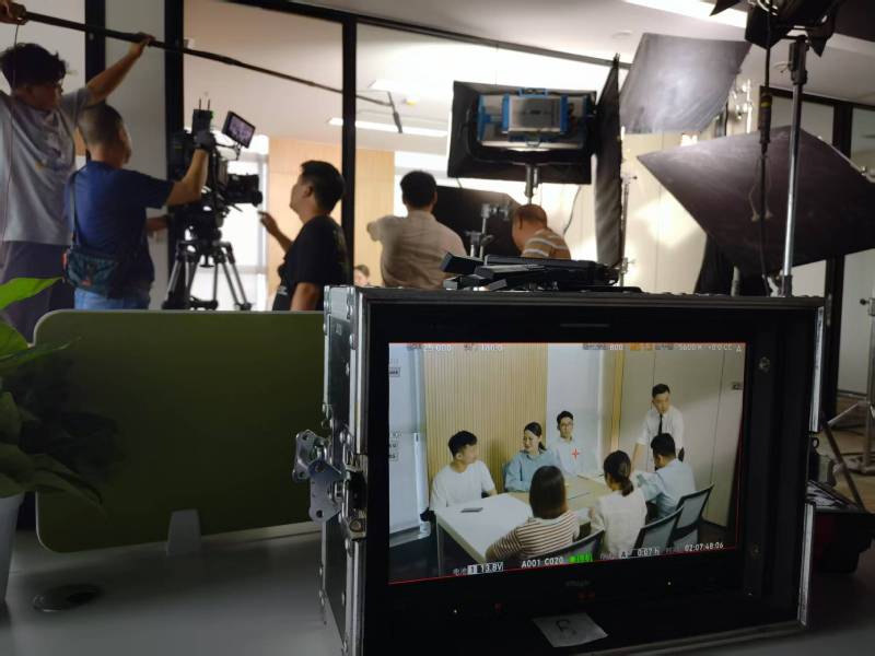 内蒙TVC拍摄公司：科技产品视觉化大师，诠释未来感与功能美学